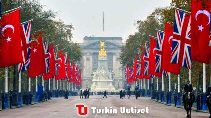 Turkin ja Englannin liput